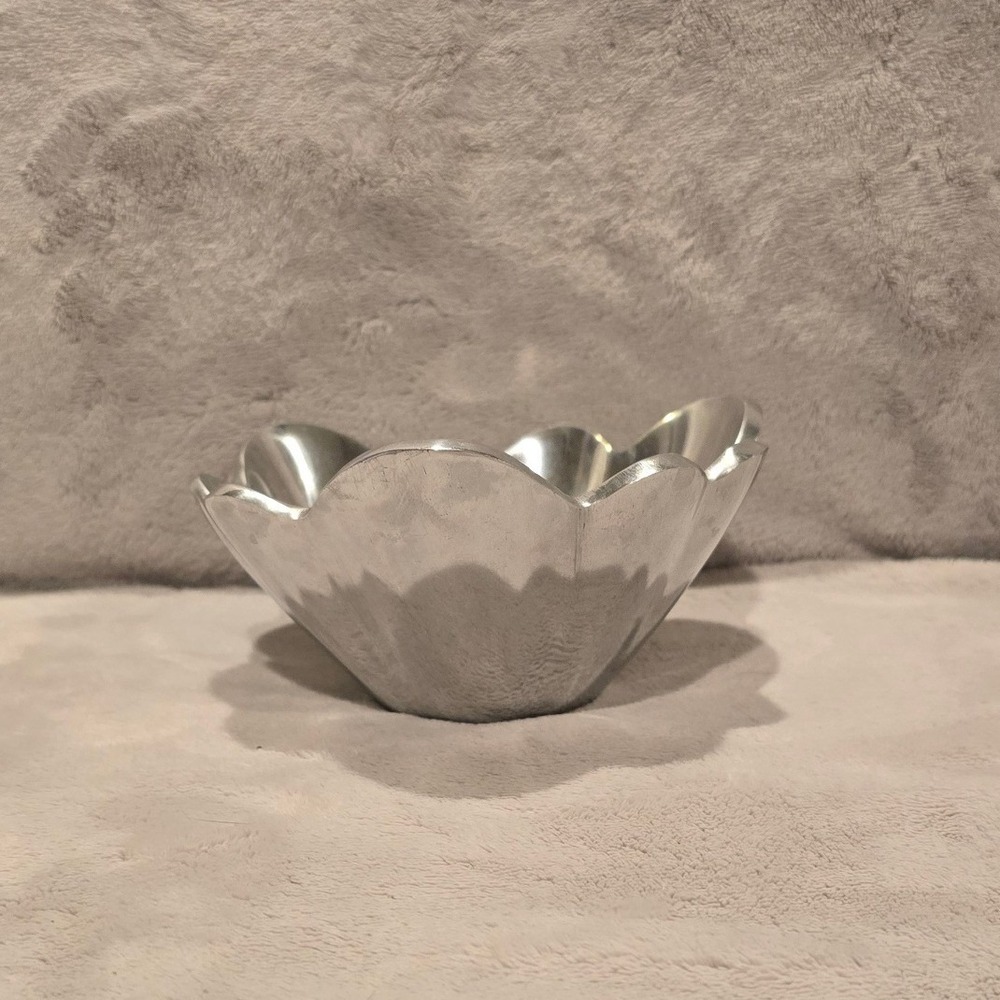IHI Silver Aluminum Scalloped Flower Decorative Serving Bowl Made in India